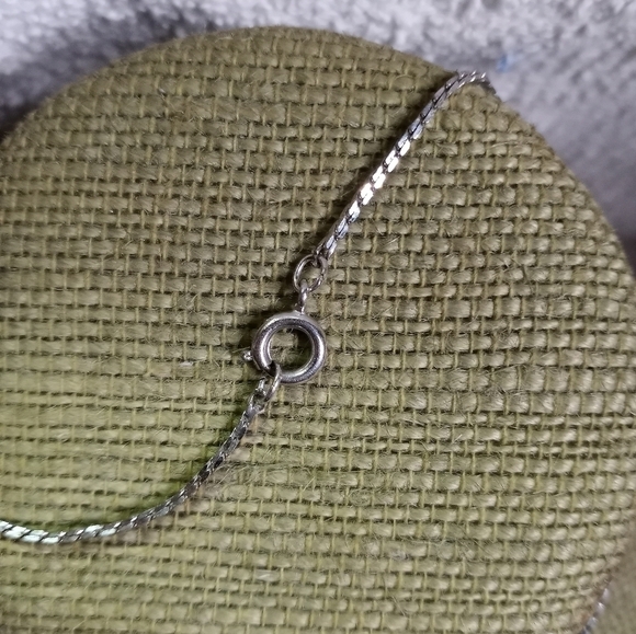 Silvertone elephant necklace - Picture 3 of 5